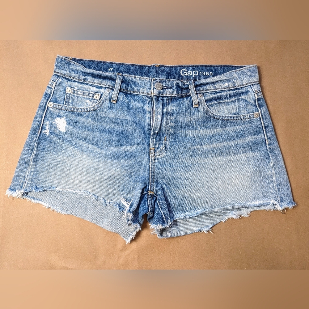 Gap Shorts (Size 27)